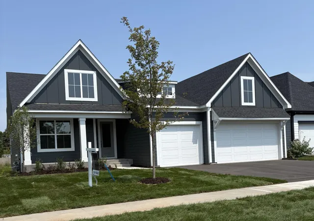 1st image of 4048 Arbor Dr, Saint Paul, MN 55129 | MLS# 7121120