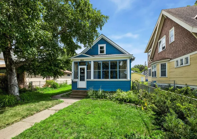 1st image of 810 Randolph Ave, Saint Paul, MN 55102 | MLS# 7121131