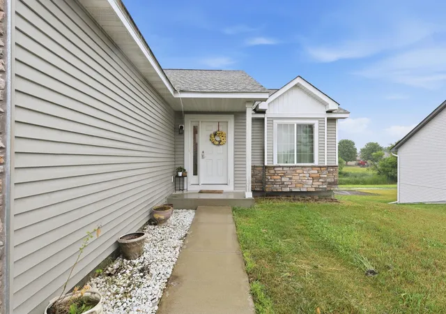 Photo 3 of Sale Pending at 526 3rd Avenue Ne, Lonsdale, MN 55046 | MLS# 7121135 | Listing updated on 2026-08-25