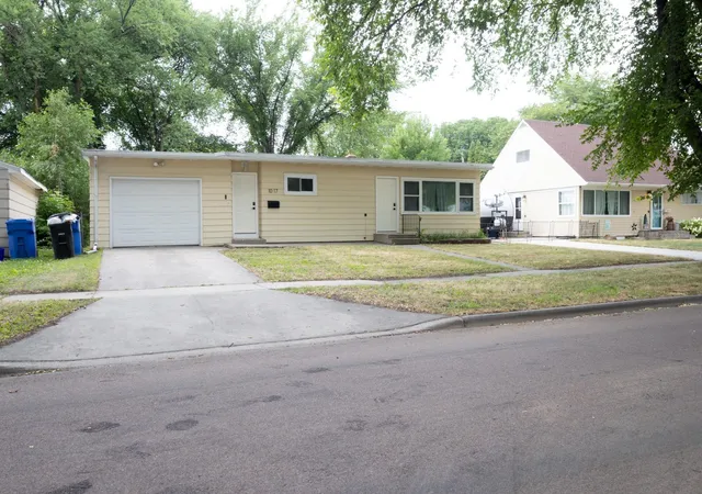1st image of 1017 18th St S, Fargo, ND 58103 | MLS# 7121136