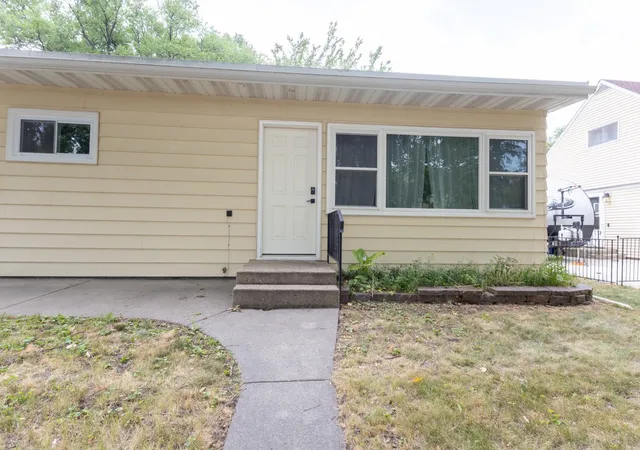 2nd image of 1017 18th St S, Fargo, ND 58103 | MLS# 7121136