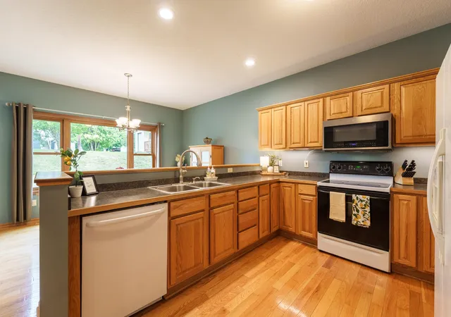 Photo 4 of Single family home for sale at 1317 7th Street N, Cannon Falls, MN 55009 | MLS# 7121142 | Listing updated on 2026-08-31