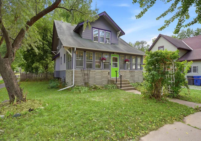 Photo 1 of Single family home for sale at 252 Stevens St W, Saint Paul, MN 55107 | MLS# 7121144 | Listing updated on 2026-10-07