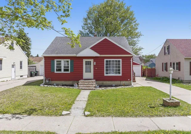 1st image of 812 14th Ave Ne, Rochester, MN 55906 | MLS# 7121145
