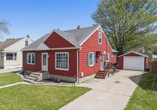 Photo 3 of Single family home for sale at 812 14th Avenue Ne, Rochester, MN 55906 | MLS# 7121145 | Listing updated on 2026-09-04