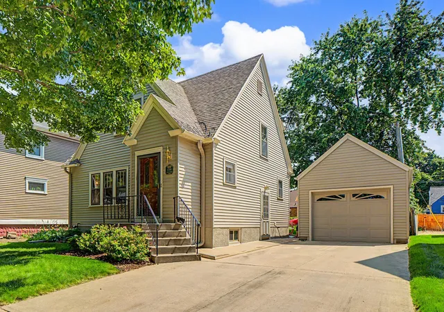 2nd image of 1206 1st St Nw, Rochester, MN 55901 | MLS# 7121147