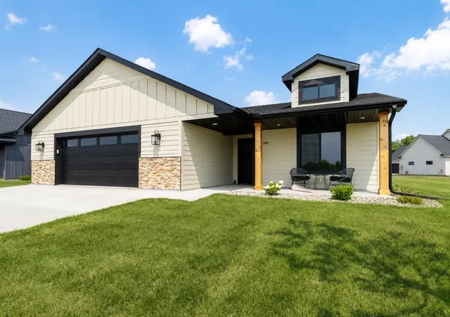 1st image of 309 Pinehurst Dr, Mankato, MN 56001 | MLS# 7121155
