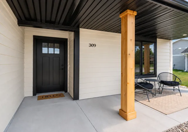 Photo 3 of Single family home for sale at 309 Pinehurst Dr, Mankato, MN 56001 | MLS# 7121155 | Listing updated on 2026-08-13