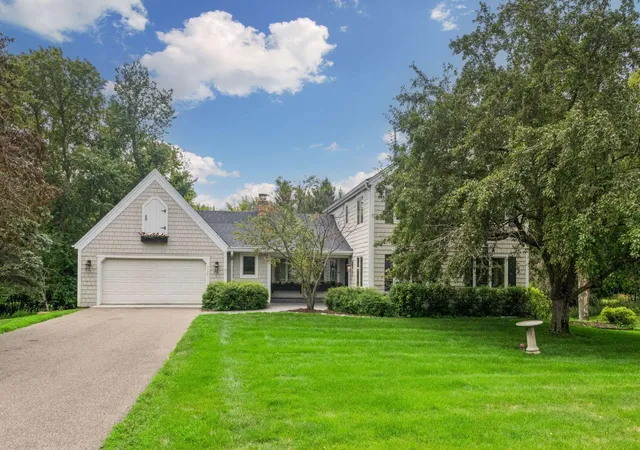 2nd image of 2775 White Oak Cir, Long Lake, MN 55356 | MLS# 7121173