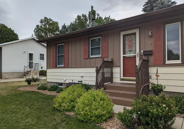 Photo 2 of Single family home for sale at 109 12th St Nw, Faribault, MN 55021 | MLS# 7121178 | Listing updated on 2026-09-06