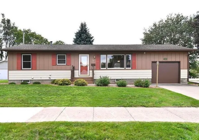 Photo 3 of Single family home for sale at 109 12th St Nw, Faribault, MN 55021 | MLS# 7121178 | Listing updated on 2026-09-19