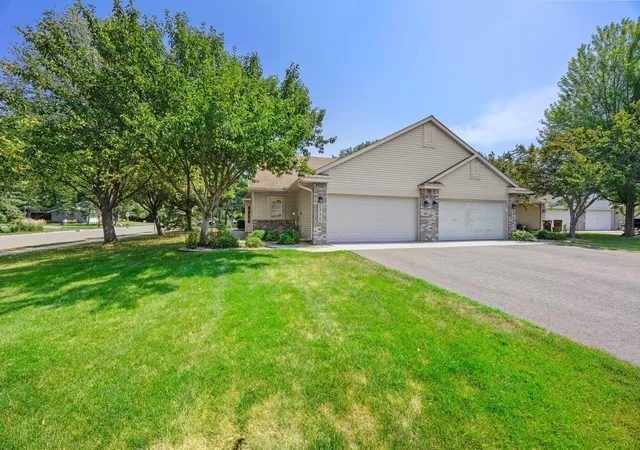Photo 2 of Single family home for sale at 2994 Pitrina Way, Saint Paul, MN 55117 | MLS# 7121184 | Listing updated on 2026-08-27