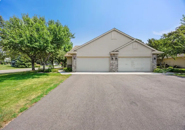 Photo 3 of Single family home for sale at 2994 Pitrina Way, Saint Paul, MN 55117 | MLS# 7121184 | Listing updated on 2026-08-27