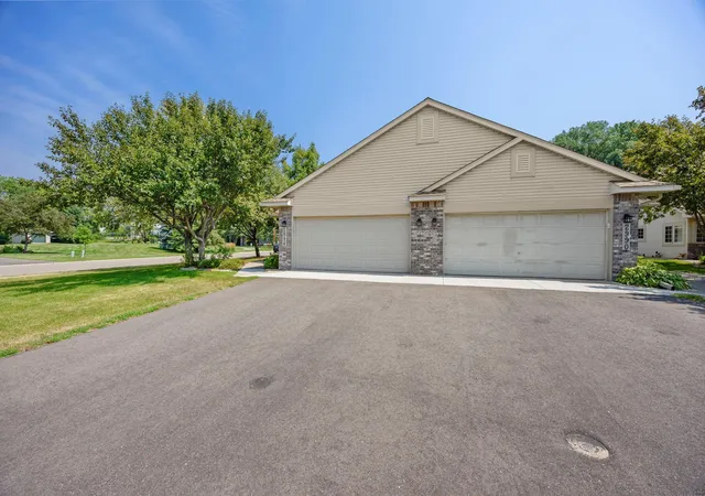 Photo 3 of Single family home for sale at 2994 Pitrina Way, Saint Paul, MN 55117 | MLS# 7121184 | Listing updated on 2026-08-27