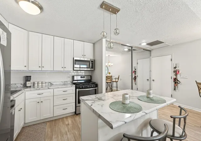 Photo 3 of Single family home for sale at 9601 Lonsdale Cir, Minnetonka, MN 55305 | MLS# 7121205 | Listing updated on 2026-09-04