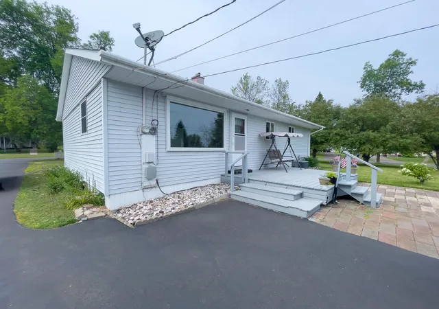 Photo 2 of Single family home for sale at 11 Ives Rd, Silver Bay, MN 55614 | MLS# 7121223 | Listing updated on 2026-08-05