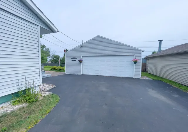 Photo 4 of Single family home for sale at 11 Ives Rd, Silver Bay, MN 55614 | MLS# 7121223 | Listing updated on 2026-08-05