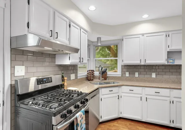 Photo 4 of Single family home for sale at 1405 Independence Ave S, Minneapolis, MN 55426 | MLS# 7121224 | Listing updated on 2026-09-20