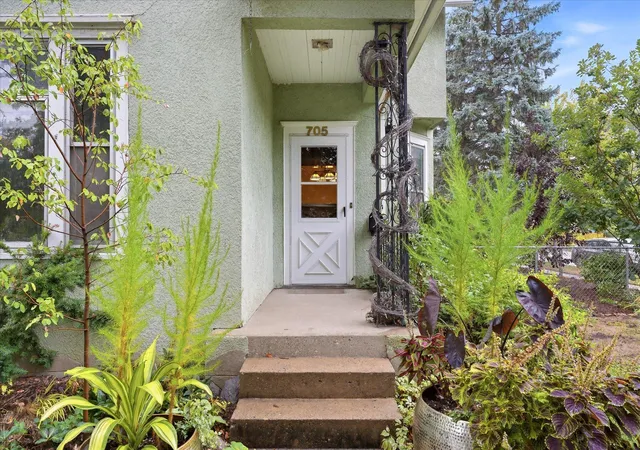 Photo 3 of Sale Pending at 705 Jefferson Ave, Saint Paul, MN 55102 | MLS# 7121226 | Listing updated on 2026-10-07