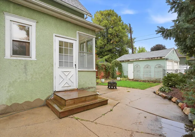 Photo 4 of Sale Pending at 705 Jefferson Ave, Saint Paul, MN 55102 | MLS# 7121226 | Listing updated on 2026-10-07