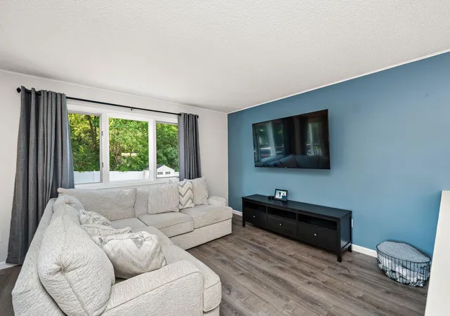 Photo 3 of Sale Pending at 717 Dresden Dr, Chaska, MN 55318 | MLS# 7121236 | Listing updated on 2026-08-16
