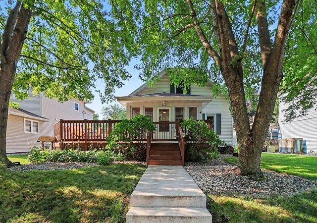 Photo 1 of Sale Pending at 302 Elm Ave Sw, Montgomery, MN 56069 | MLS# 7121245 | Listing updated on 2026-09-03