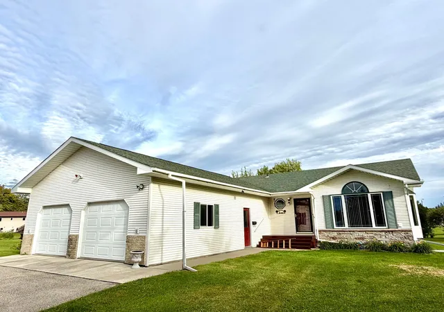 Single family home for sale at 220 4th Avenue SW, Baudette, MN 56623 | MLS# 7121277