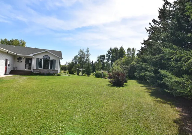 Photo 3 of Single family home for sale at 220 4th Avenue Sw, Baudette, MN 56623 | MLS# 7121277 | Listing updated on 2026-09-03