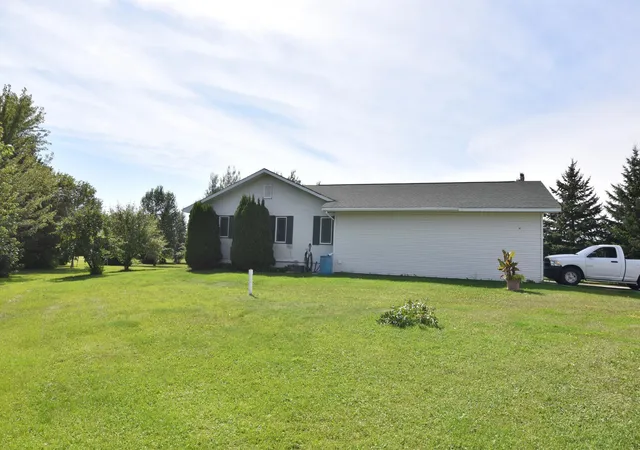 Photo 3 of Single family home for sale at 220 4th Avenue SW, Baudette, MN 56623 | MLS# 7121277 | Listing updated on 2026-09-03