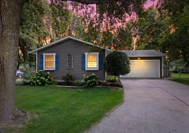 Photo 1 of Sale Pending at 824 Craig Ave Sw, Hutchinson, MN 55350 | MLS# 7121308 | Listing updated on 2026-08-21
