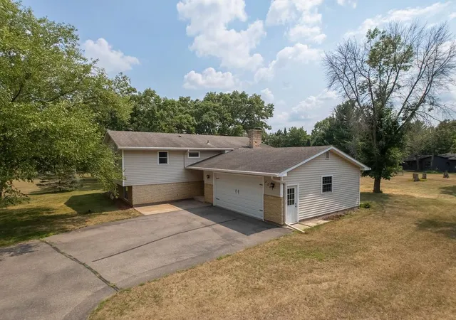 1st image of 820 203rd Ln Ne, Cedar, MN 55011 | MLS# 7121321