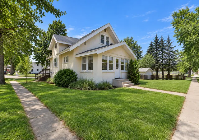 Photo 1 of Single family home for sale at 403 5th Street Ne, Staples, MN 56479 | MLS# 7121327 | Listing updated on 2026-10-07