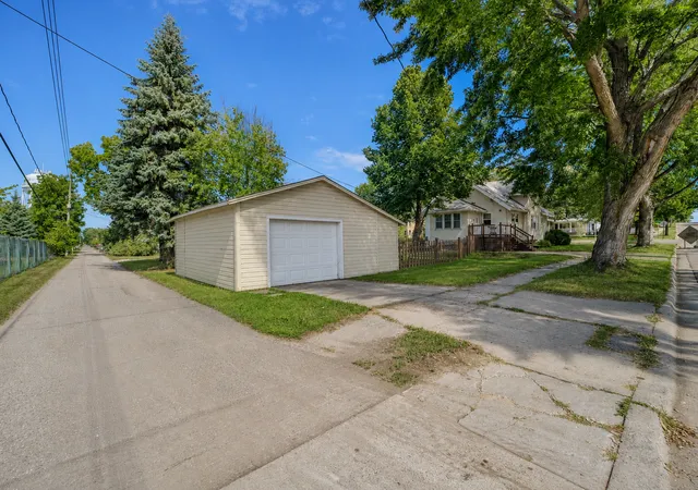 Photo 2 of Single family home for sale at 403 5th Street Ne, Staples, MN 56479 | MLS# 7121327 | Listing updated on 2026-10-07