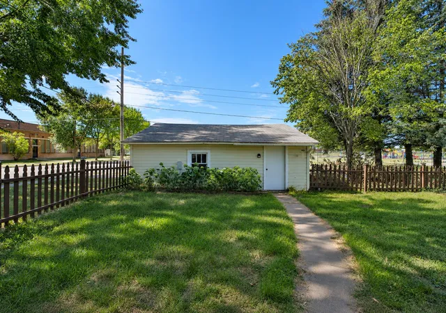 Photo 3 of Single family home for sale at 403 5th Street Ne, Staples, MN 56479 | MLS# 7121327 | Listing updated on 2026-10-07
