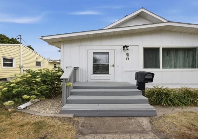 Photo 3 of Single family home for sale at 620 17th Street N, Moorhead, MN 56560 | MLS# 7121343 | Listing updated on 2026-09-16