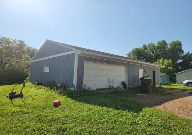 3rd image of 8765 8Th Ave, Glencoe, MN 55336 | MLS# 7121345