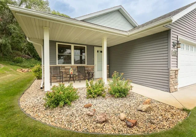 Photo 1 of Single family home for sale at 2211 Ridgedale Dr Se, Alexandria, MN 56308 | MLS# 7121355 | Listing updated on 2026-09-25