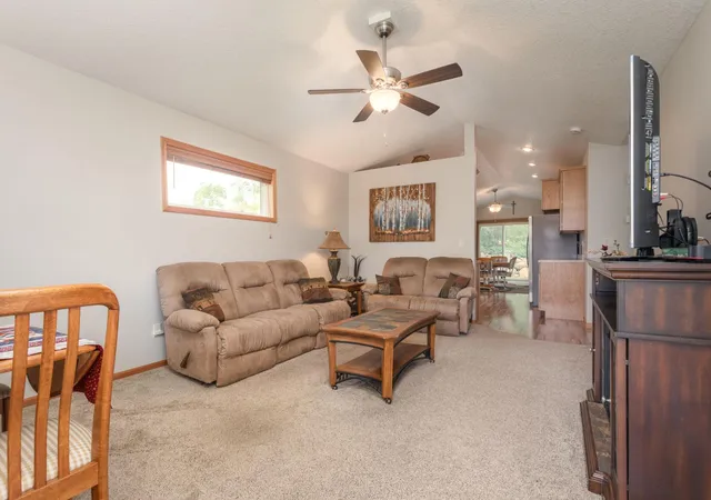 4th image of 2211 Ridgedale Dr Se, Alexandria, MN 56308 | MLS# 7121355