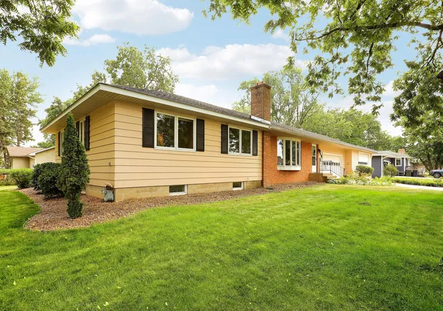 Photo 3 of Single family home for sale at 816 Maple St, Farmington, MN 55024 | MLS# 7121368 | Listing updated on 2026-10-09