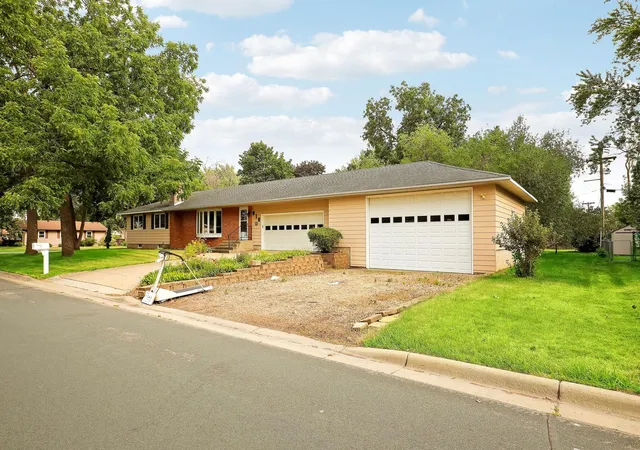 Photo 4 of Single family home for sale at 816 Maple St, Farmington, MN 55024 | MLS# 7121368 | Listing updated on 2026-10-09