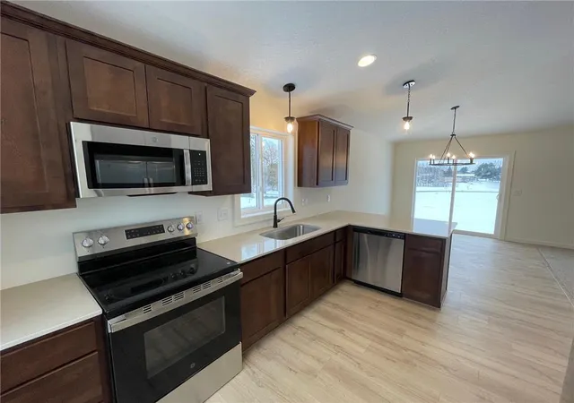 1st image of 1463 34th Ave Sw, Cambridge, MN 55008 | MLS# 7121374