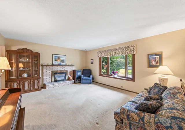 Photo 4 of Single family home for sale at 420 N Comstock Ln, Minneapolis, MN 55447 | MLS# 7121376 | Listing updated on 2026-08-28