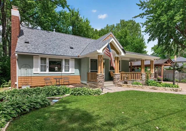 1st image of 6044 48th St N, Saint Paul, MN 55128 | MLS# 7121378