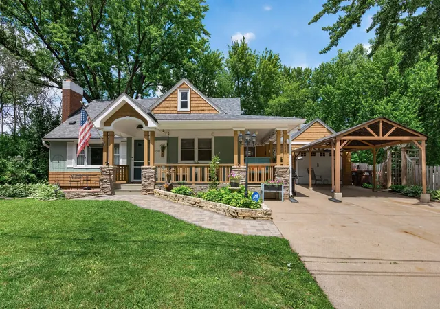 2nd image of 6044 48th St N, Saint Paul, MN 55128 | MLS# 7121378