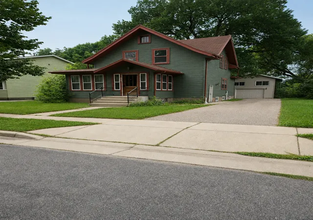Photo 1 of Single family home for sale at 816 3rd Street Se, Willmar, MN 56201 | MLS# 7121380 | Listing updated on 2026-09-01