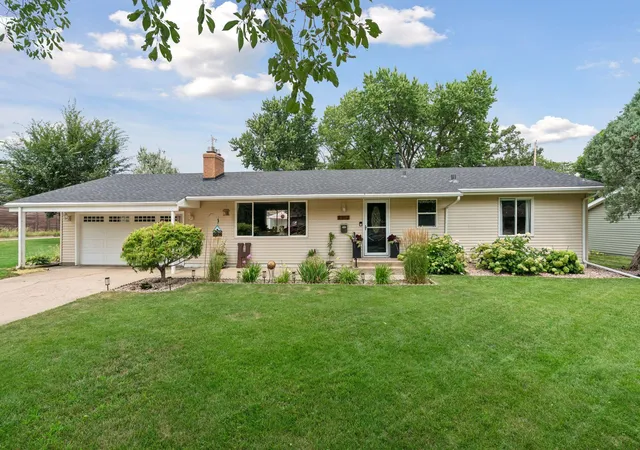 2nd image of 9312 W 23rd St, Minneapolis, MN 55426 | MLS# 7121389