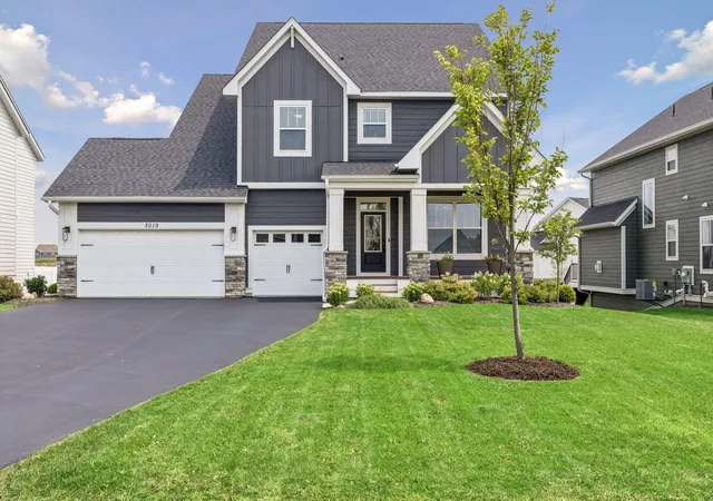 Photo 1 of Single family home for sale at 5019 Airlake Dr, Saint Paul, MN 55129 | MLS# 7121396 | Listing updated on 2026-10-08