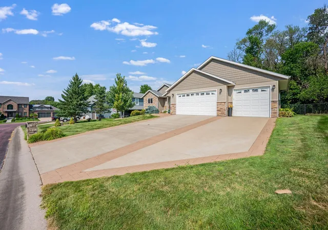 2nd image of 105 Hidden Oaks Cir, Mankato, MN 56001 | MLS# 7121400