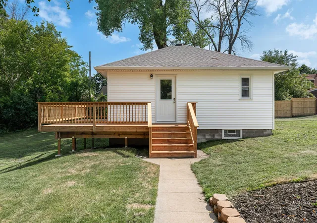 Photo 3 of Single family home for sale at 103 11th Avenue Sw, Austin, MN 55912 | MLS# 7121401 | Listing updated on 2026-10-03
