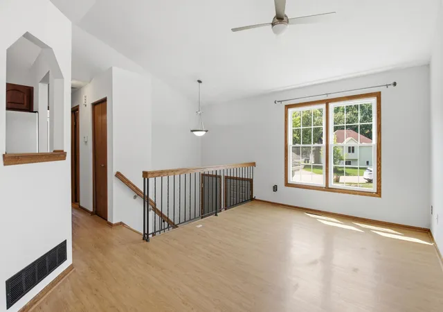 4th image of 17604 Lorence Wy, Eden Prairie, MN 55346 | MLS# 7121431